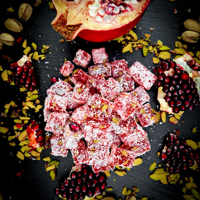 Granātābolu lukums ar pistācijām un kokosriekstu skaidiņām