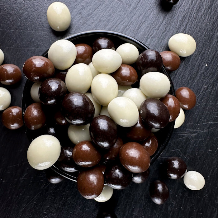 Кафияс пупиньяс тумша, балта и пена шоколаде