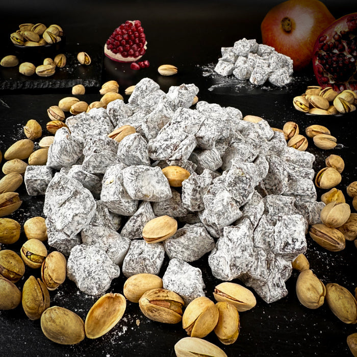 Гранатаболу лукумс с двойными фисташками и жидким сиропом