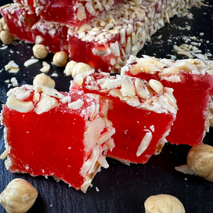 Sulīgs granātābolu lukums ar lazdu riekstiem