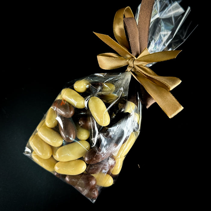 Шоколадные драже с яблоками cukātiem miks