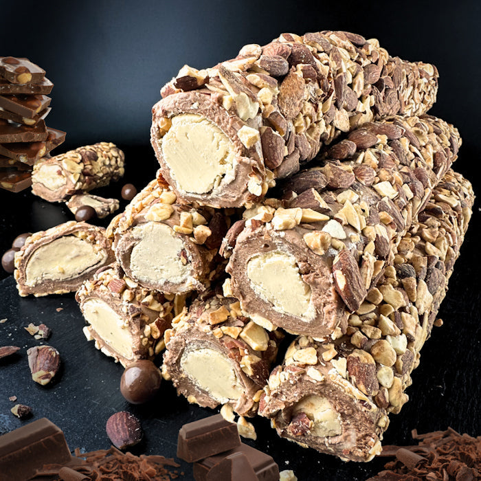 Karaliskais lukums ar lieliem mandeļu riekstiem un šokolādi