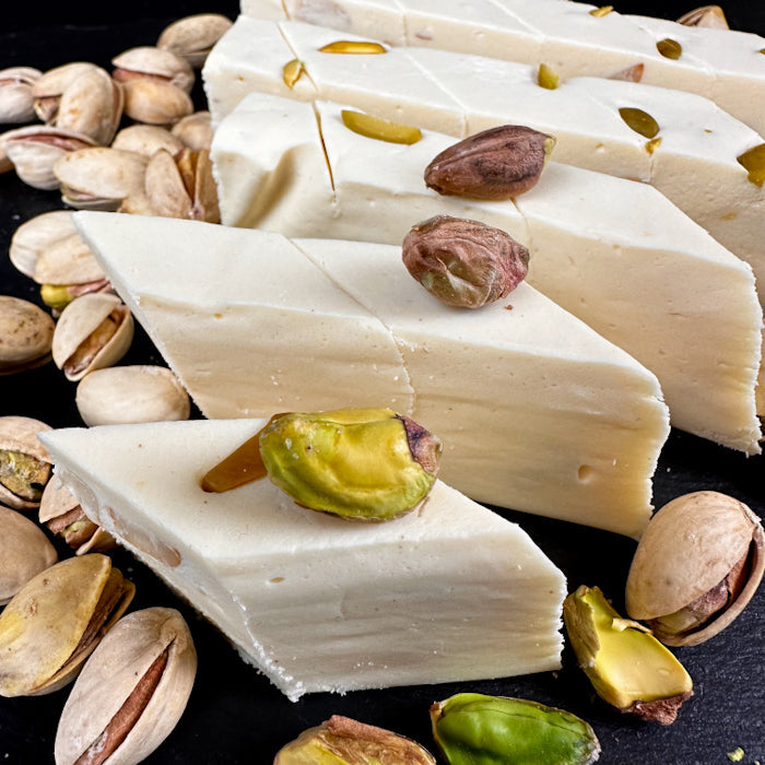 Šerbets ar plombīra garšu un pistācijām