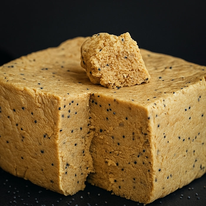 Halva zemesriekstu ar magonēm